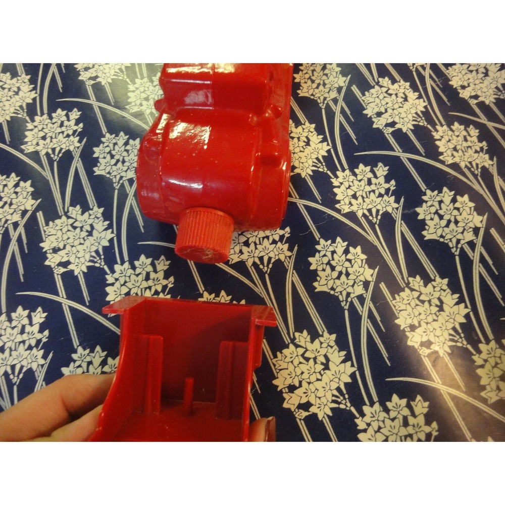 Avon red vintage fire car truck bottle w/‎ wild country after shave 6 fl oz - Picture 6 of 7